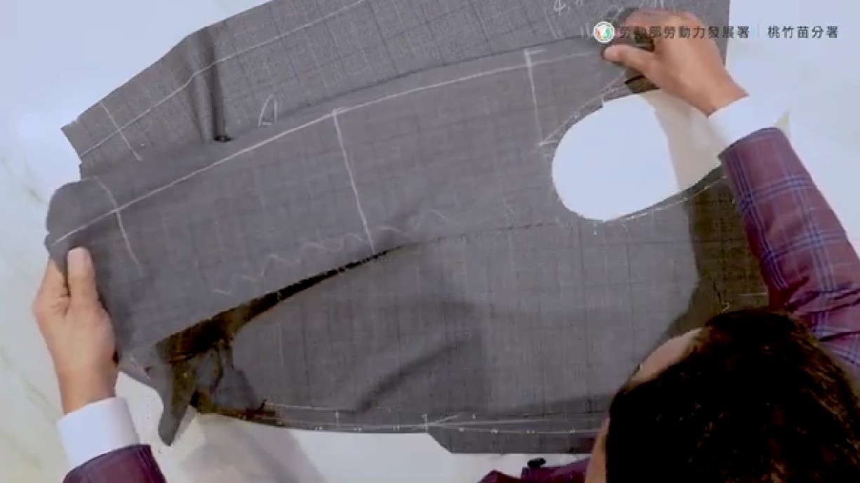 The Modern Prestige of Tailored Suits-Fitting and Adjustments for Bespoke Suits（PART 2）